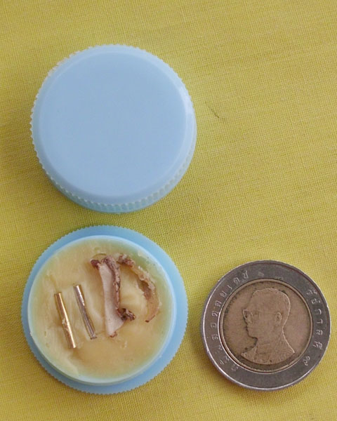 //คืนกำไรให้ลูกค้า//สีผึ้งเสน่ห์จันทร์สาว หลวงปู่สิงห์ วัดบ้านขี้เหล็ก อ.น้ำเกลี้ยง จ.ศรีสะเกษ**B9**