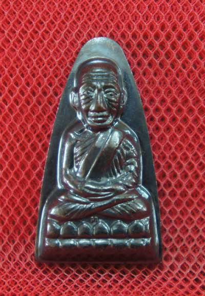 เหรียญหลวงปู่ทวด เตารีดใหญ่ปั๊ม หลังหนังสือ ท. รุ่น 101 ปี อาจารย์ทิม เนื้อทองแดงนอกรมดำ หมายเลข 368