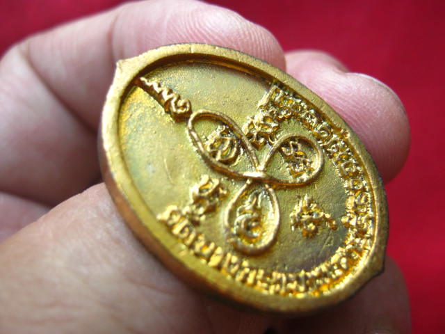 เหรียญหล่อหลวงพ่อจาด วัดบางกระเบา ปราจีนบุรี ปี 2540 กะไหล่ทองสวยครับ