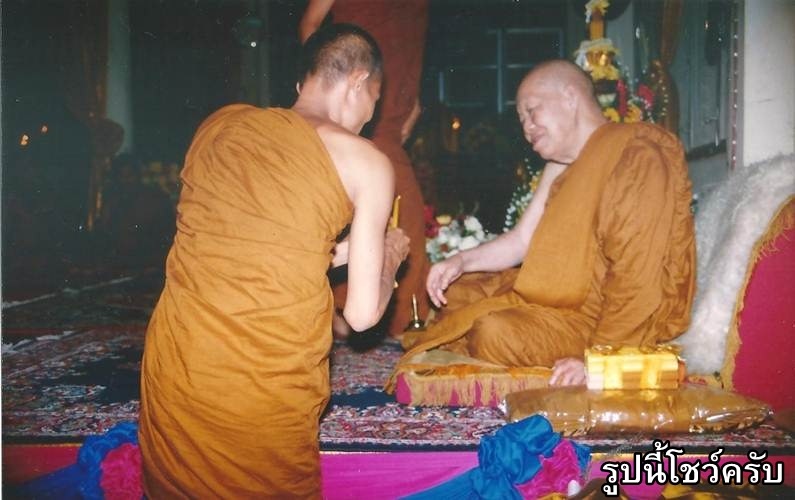 หลวงปู่เหรียญ วรลาโภ สมเด็จ9มงคล ปี40 เนื้อพิเศษ สีดำ โรยเกศา ติดเกศา,จีวร,พระธาตุของหลวงปู่
