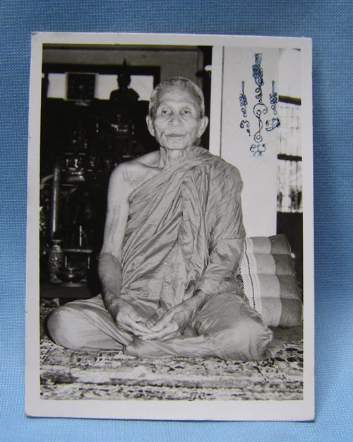 รูปขาวดำหลังรูปสี 3นิ้ว หลวงพ่อแช่ม วัดดอนยายหอม จ.นครปฐม [1]