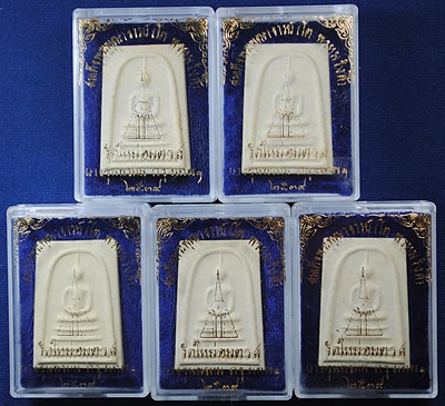 *** 5 องค์ *** พระสมเด็จบางขุนพรหม ปี 39 พิมพ์เส้นด้าย หลังตรายาง นิยม พร้อมกล่องเดิมจากวัด
