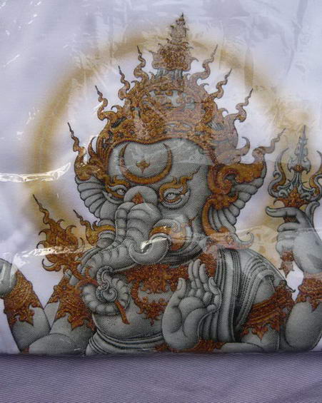 เสื้อยืดสีขาว ลายพระพิฆเนศ size L ของที่ระลึกวัดร่องขุ่น โดย อ.เฉลิมชัย โฆษิตพิพัฒน์ ใหม่เอี่ยม