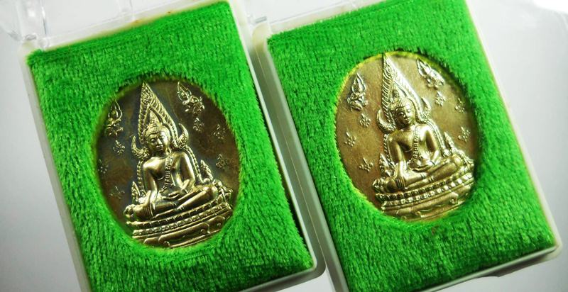 เหรียญพระพุทธชินราช ญสส.ปี 2543 เนื้ออัลปาก้า ครับ 2 องค์ สวยๆ หลวงปู่หมุน ปลุกเสก (พร้อมกล่องเดิมๆ)