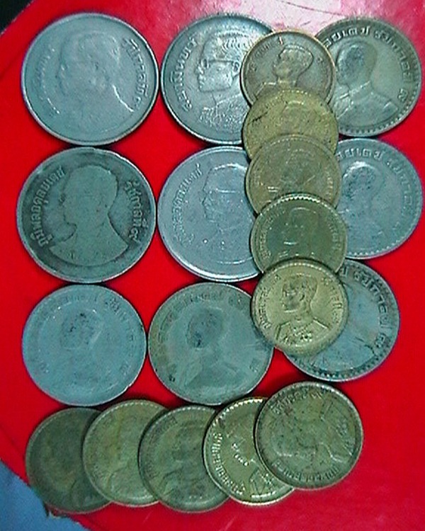 เหรียญ 5 บาทครุฑหันข้าง+ครุฑตรง อย่างละ๒เหรียญ 1บาท 50สตางค์ 25สตางค์ อย่างละ๕เหรียญ +แดงที่120+