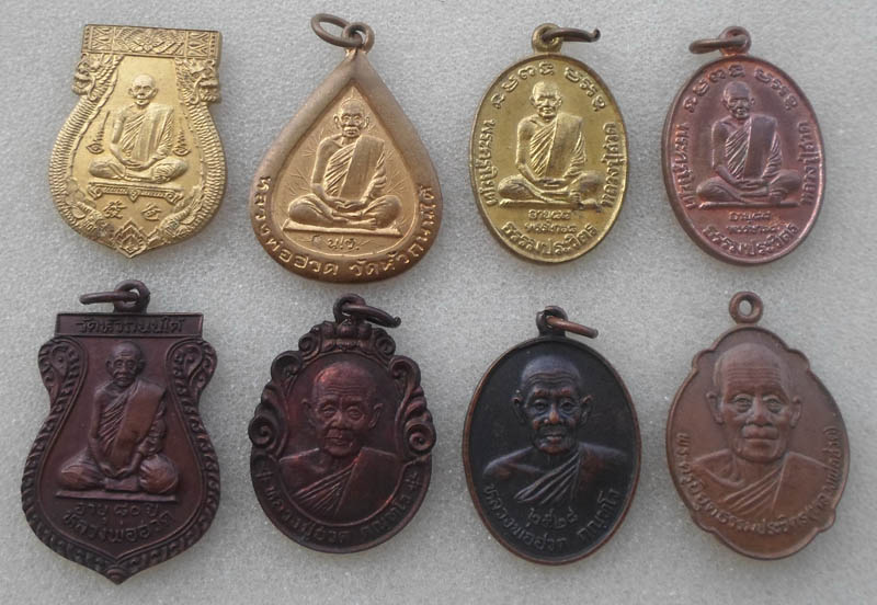 หลวงปู่่ฮวด วัดหัวถนนใต้ 8เหรียญ 800บาท