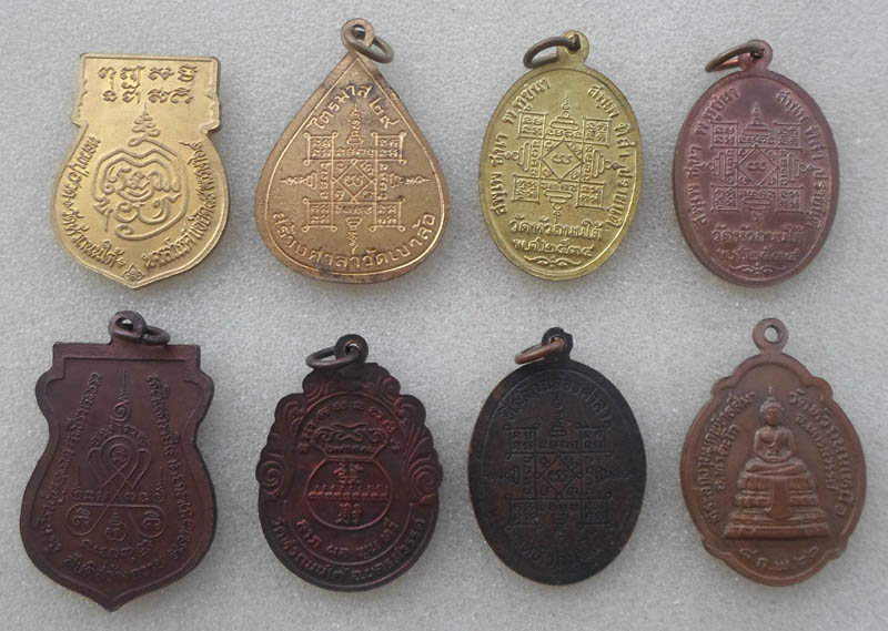 หลวงปู่่ฮวด วัดหัวถนนใต้ 8เหรียญ 800บาท