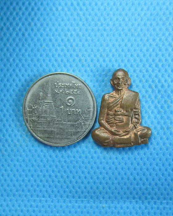 รูปเหมือนปั้มครึ่งซีก รุ่น แพ 91 เนื้อทองแดง สวยมาก ไม่ผ่านมาใช้ ..เริ่ม20บาท.(27/09/56-44)
