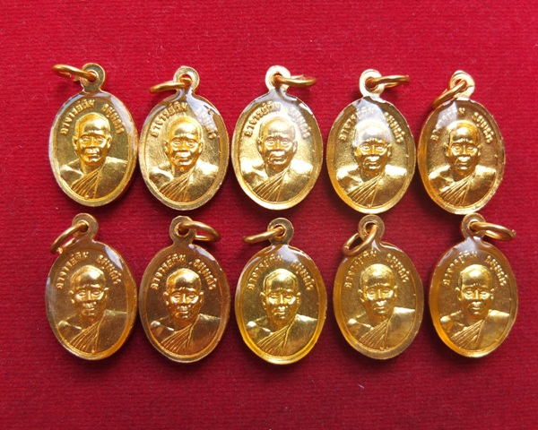 หลวงปู่ทวดวัดช้างให้ พิมพ์เม็ดแตงลงยาสีแดงเคลือบเรซิ่น ปี 55 รวม 10 องค์ พร้อมใบคาถา 5 ใบ 