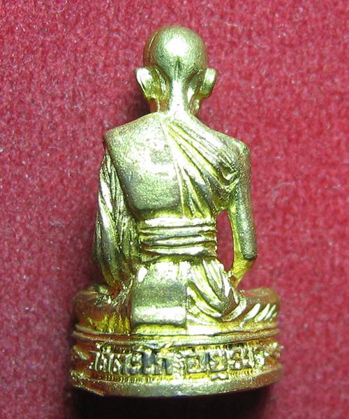 รูปเหมือนลอยองค์...หลวงพ่อรวย วัดตะโก เนื้อทองผสม สภาพสวยเดิมๆ กล่องเดิม ราคาเบาๆ 