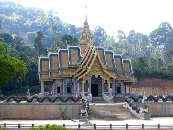 พระประธานวัดพระพุทธบาทสี่รอยฝังเม็ดพระธาตุ อ.แม่ริม จ.เชียงใหม่