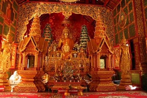 พระประธานวัดพระพุทธบาทสี่รอยฝังเม็ดพระธาตุ อ.แม่ริม จ.เชียงใหม่