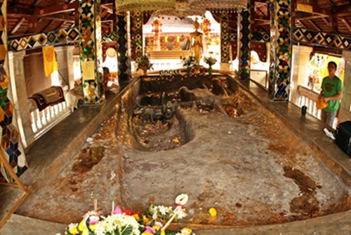 พระประธานวัดพระพุทธบาทสี่รอยฝังเม็ดพระธาตุ อ.แม่ริม จ.เชียงใหม่