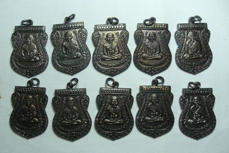 เหรียญหลวงปู่ทวด รุ่นเลื่อนสมณศักดิ์ 2 เนื้อทองแดงรมดำ ปี 53