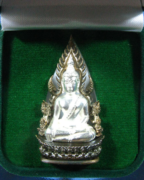 พระพุทธชินราช รุ่นจอมราชันย์ องค์พระชุบเงิน ซุ้มนวโลหะ no.1968