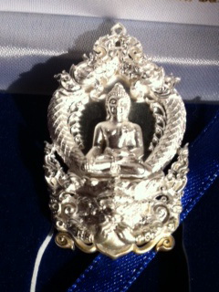 ๕๐๙ ** พระพุทธสิหิงค์ เสมาฉลุยกองค์ รุ่น สิหิงค์๕๕ เนื้อเงิน เลขสวยๆ** ๕๐๙