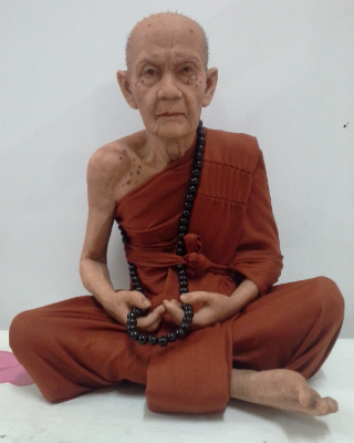องค์สุดท้ายครับ หลวงปู่หมุน วัดบ้านจาน 9" (วัดจริง 8") เนื้อขี้ผึ้งไฟเบอร์กลาส เหมือนจริง