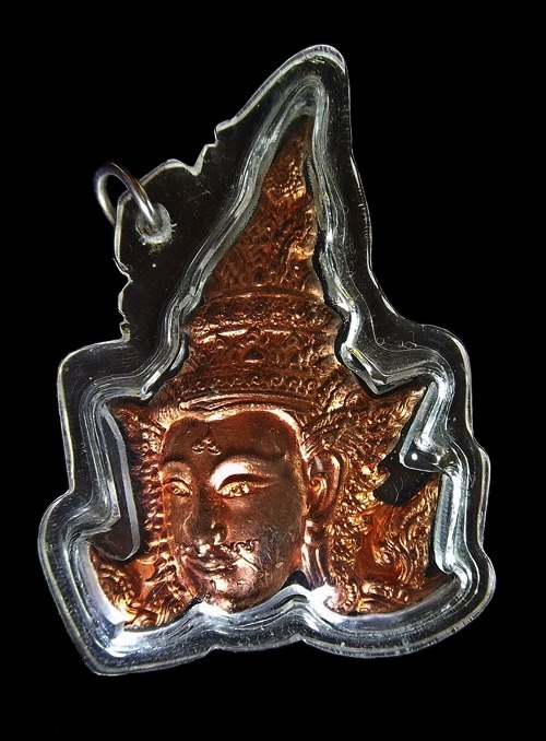 พระลักษณ์หน้าทองรุ่นสองหลวงปู่กาหลงสวยๆครับ