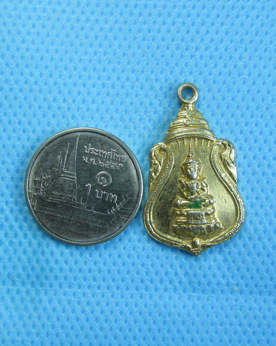 เหรียญพระแก้วมรกต วัดอ้อมใหญ่ ปี 2519 ..เริ่ม20บาท.(05/10/56-49)