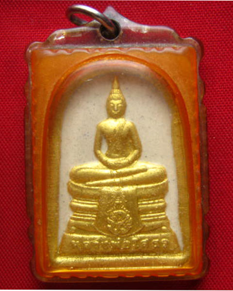 พระผงหลวงพ่อโสธร วัดโสธรวราราม รุ่นยกฉัตรทองคำ ปัดทอง ปี 2539 เลี่ยมเดิมพร้อมใช้
