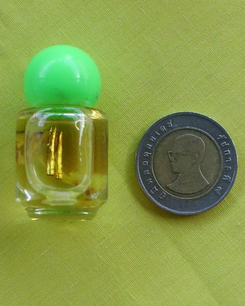 //คืนกำไรให้ลูกค้า//น้ำมันมนต์มหาละลวยใหญ่ หลวงปู่สิงห์ วัดบ้านขี้เหล็ก อ.น้ำเกลี้ยง จ.ศรีสะเกษ**C10