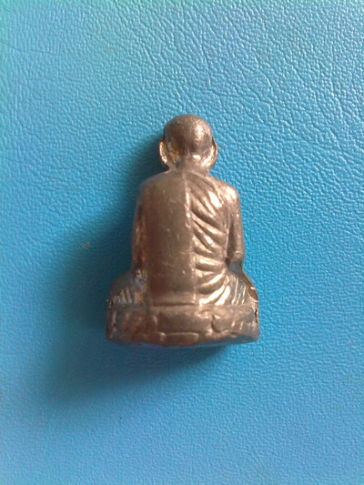 พระรูปเหมือนปั๊ม หลวงตาบุญหนา ธัมมทินโน รุ่นแรก เนื้อตะกั่ว ปี 2542 หายากมาก มีจาร (เคาะเดียว)