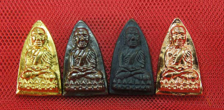 หลวงปู่ทวด พิมพ์เตารีดใหญ่ 4 องค์ เนื้อเปียกทอง เนื้อนวะ เนื้อผิวไฟ เนื้อสตางค์เเดง วัดในหาน อ.นอง อ