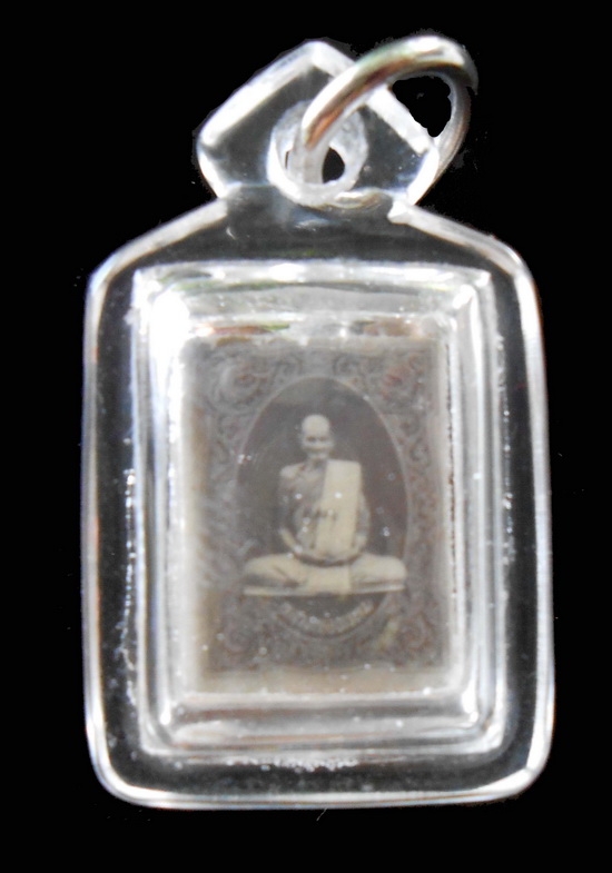 *** ภาพถ่ายหลวงพ่อพรหม ยันต์ มะ อะ อุ ((กระดาษหนังไก่ ตะกรุด ๓ ดอก)) ปี ๑๕ ***