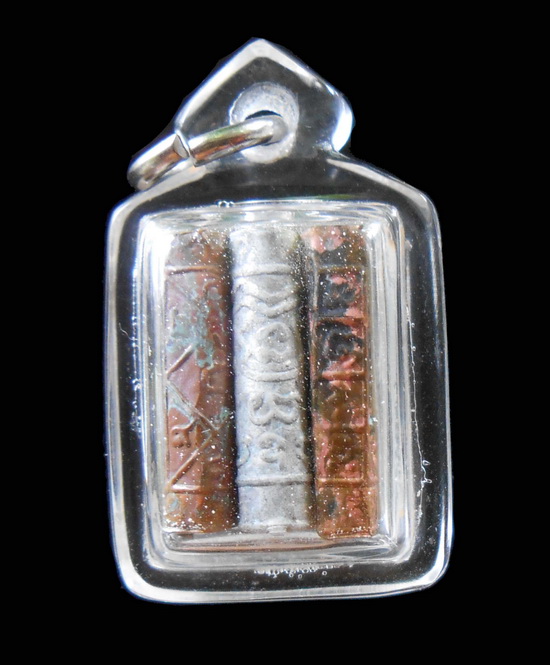 *** ภาพถ่ายหลวงพ่อพรหม ยันต์ มะ อะ อุ ((กระดาษหนังไก่ ตะกรุด ๓ ดอก)) ปี ๑๕ ***