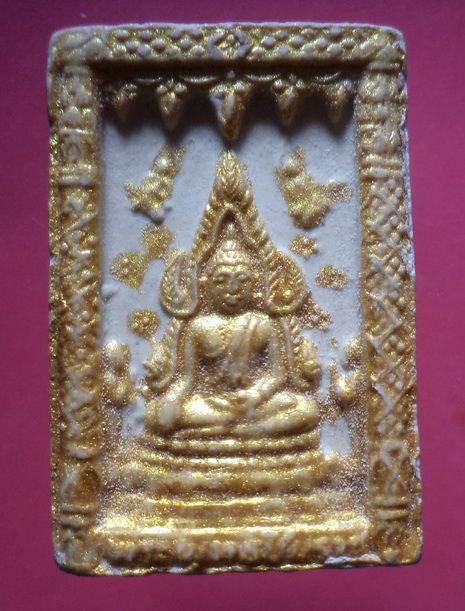 พระผงพระพุทธชินราช วัดพระศรีมหาธาตุวรมหาวิหาร จ.พิษณุโลก เนื้อผงสีขาวปัดทอง สวยครับ