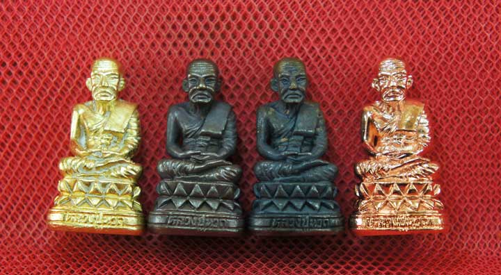 หลวงปู่ทวด พิมพ์บัวรอบ 4 องค์ เนื้อเปียกทอง เนื้อนวะ เนื้อผิวไฟ เนื้อสตางค์เเดง วัดในหาน อ.นอง อ.ทอง