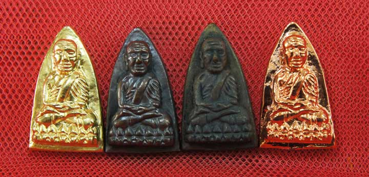 หลวงปู่ทวด พิมพ์เตารีดใหญ่ 4 องค์ เนื้อเปียกทอง เนื้อนวะ เนื้อผิวไฟ เนื้อสตางค์เเดง วัดในหาน อ.นอง อ