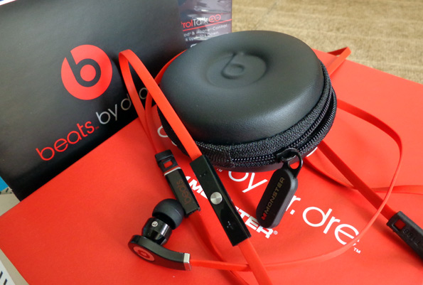 หูฟัง monster beats มือสอง ยังใหม่อยู่เลยครับ