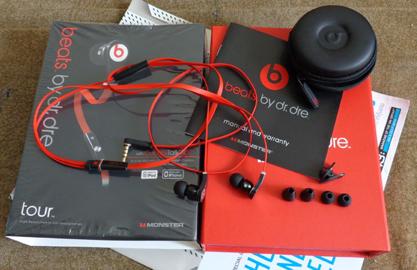 หูฟัง monster beats มือสอง ยังใหม่อยู่เลยครับ