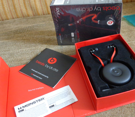 หูฟัง monster beats มือสอง ยังใหม่อยู่เลยครับ