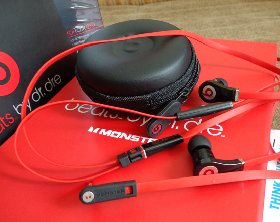 หูฟัง monster beats มือสอง ยังใหม่อยู่เลยครับ
