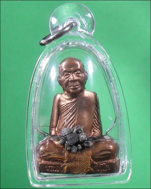 หลวงปู่เหรียญ วัดอรัญบรรพต จ.หนองคาย รูปเหมือนปั๊มรุ่นแรก เนื้อทองแดง ติดเกศา,จีวร,พระธาตุของหลวงปู่