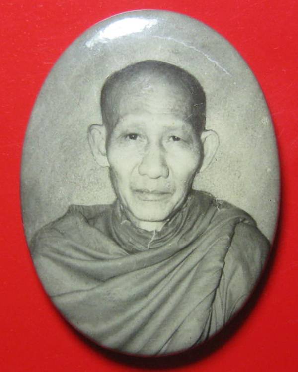ล็อกเก็ตอมตะ มงคลเกษม 81 หลังทองแดง ปี 35 บรรจุมวลสาร 9 มงคล สวย ๆ กล่องเดิม 