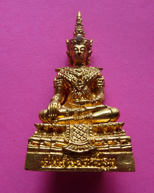 สมเด็จองค์ปฐมบรมมหาจักรพรรดิ์ รุ่น มหาเศรษฐีอมฤตโชค วัดพระธาตุห้าดวง