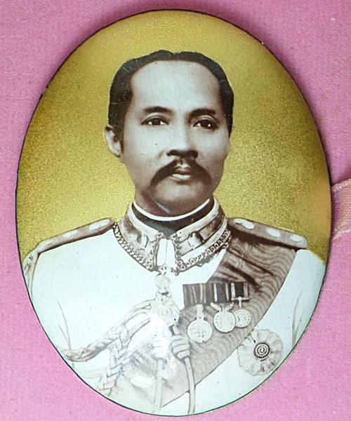 ล็อกเก็ตฉากทองจัมโบ้ พระบาทสมเด็จพระจุลจอมเกล้าเจ้าอยู่หัว โรงเรียนวัดบวรนิเวศ