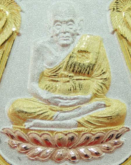 เหรียญหลวงปู่ทวด ที่ระลึก สมเด็จพระญาณสังวร ทรงเจริญพระชันษา 100 ปี เนื้อสามกษัติร์ 