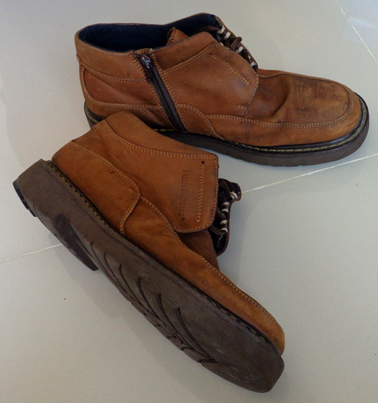 รองเท้า Hush Puppies ของแท้ มาแล้วครับ หนังน้ำตาล ไม่ต้องบรรยายมากครับยี่ห้อนี้