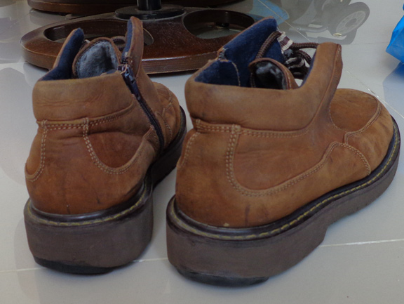 รองเท้า Hush Puppies ของแท้ มาแล้วครับ หนังน้ำตาล ไม่ต้องบรรยายมากครับยี่ห้อนี้