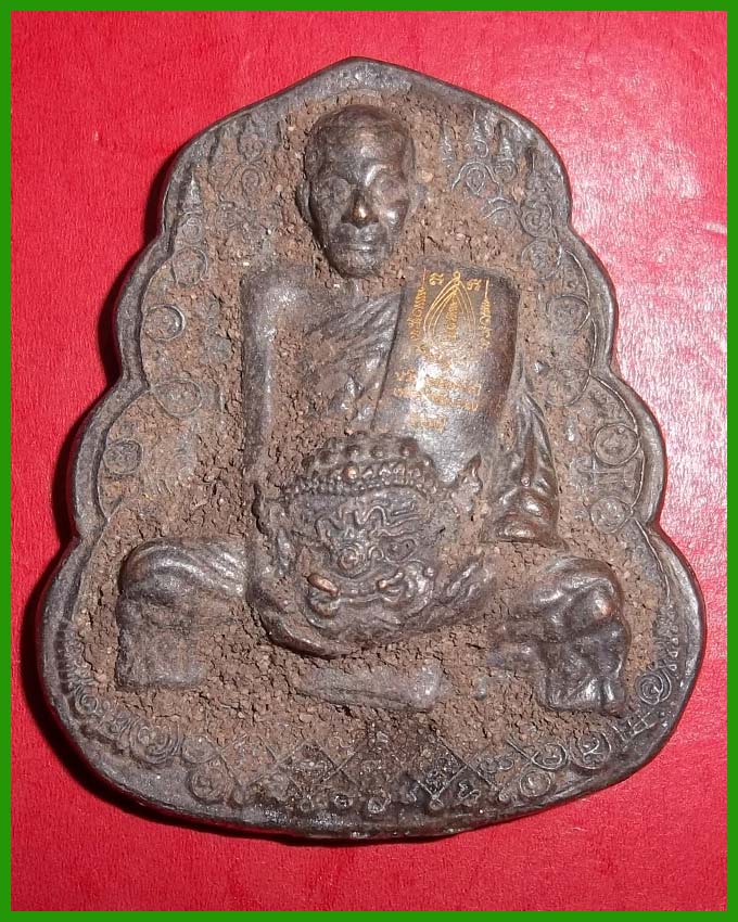 เหรียญหล่อโบราณ หลวงปู่กาหลง เขี้ยวแก้ว อุ้มเศียรพระพิราพ เนื้อนวะโลหะขอมพันปี เทดินไทยโบราณ No.360