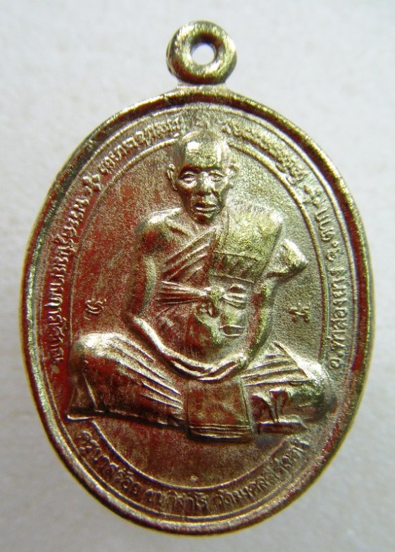 ครูบาสร้อย ขันติสาโร จ.ตาก เหรียญสุริยุปราคารุ่น๑เนื้อฝาบาตรปี๒๕๓๘ สวยเดิมครับ