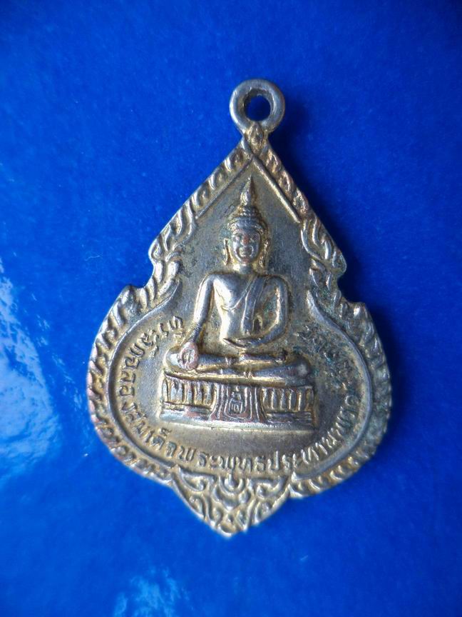 หลวงพ่อแพ วัดพิกุลทอง สิงห์บุรี เคาะเดียวครับ