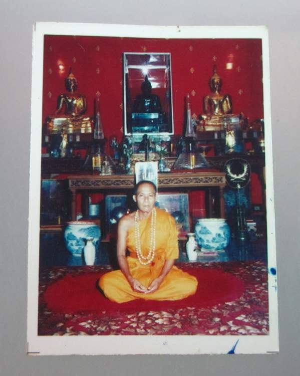 "เคาะเดียว" รูปถ่าย ๑.๕ นิ้ว หลวงพ่อหวล วัดพุทไธศวรรย์ 