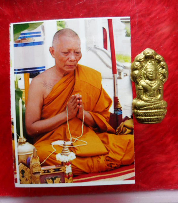 ปรกใบมะขาม เนื้อทองเหลือง หลวงพ่อสาคร วัดหนองกรับ ปี 53 + รูปถ่ายหลังยันต์