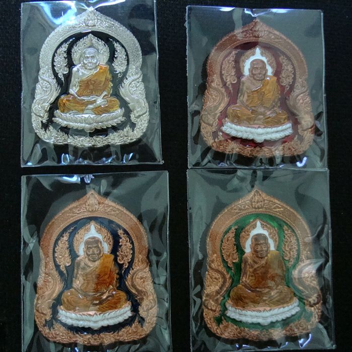 หลวงปู่ทวด เสมา 7 รอบมหาเศรษฐี พ่อท่านเขียว ชุดกรรมการ  กล่อง 5 องค์ หมายเลข 6