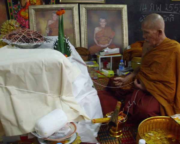 ผ้ายันต์พระฤาษีนารอท ญาท่านเขียน ปุญญฺกาโม ที่พักสงฆ์ป่าช้าบ้านโพนสิม จ.อุบลฯ ปั้มตราวัด*เคาะเดียว*5